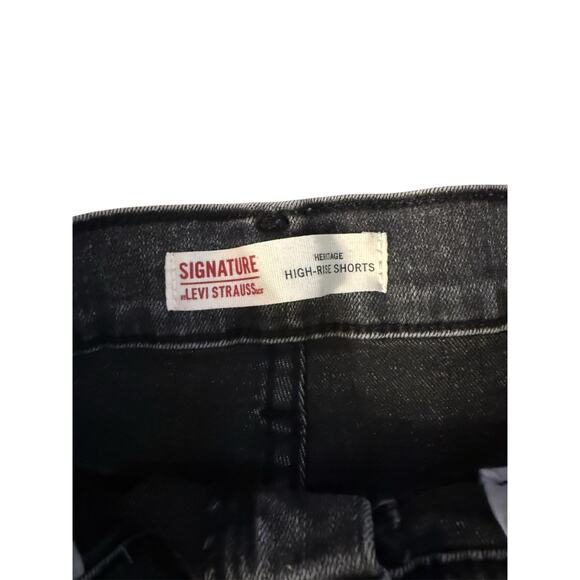 Levi Strauss Black Denim High Waisted Booty Shorts W26 Trendy Slimming Woman - Picture 3 of 6